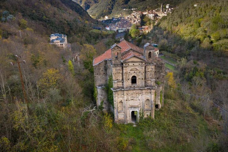 Val Nervia, Pigna (IM) chiesa di Santa Maria Assunta