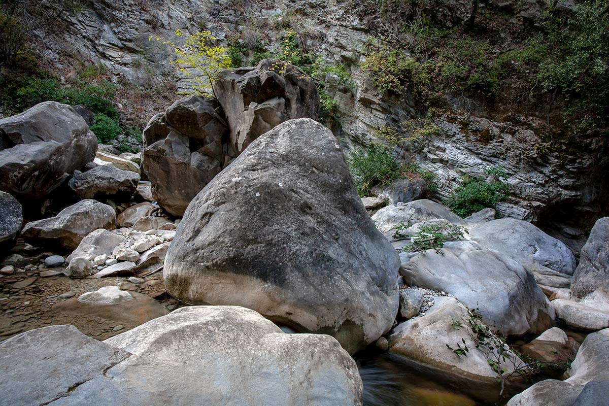 rocce in un torrente