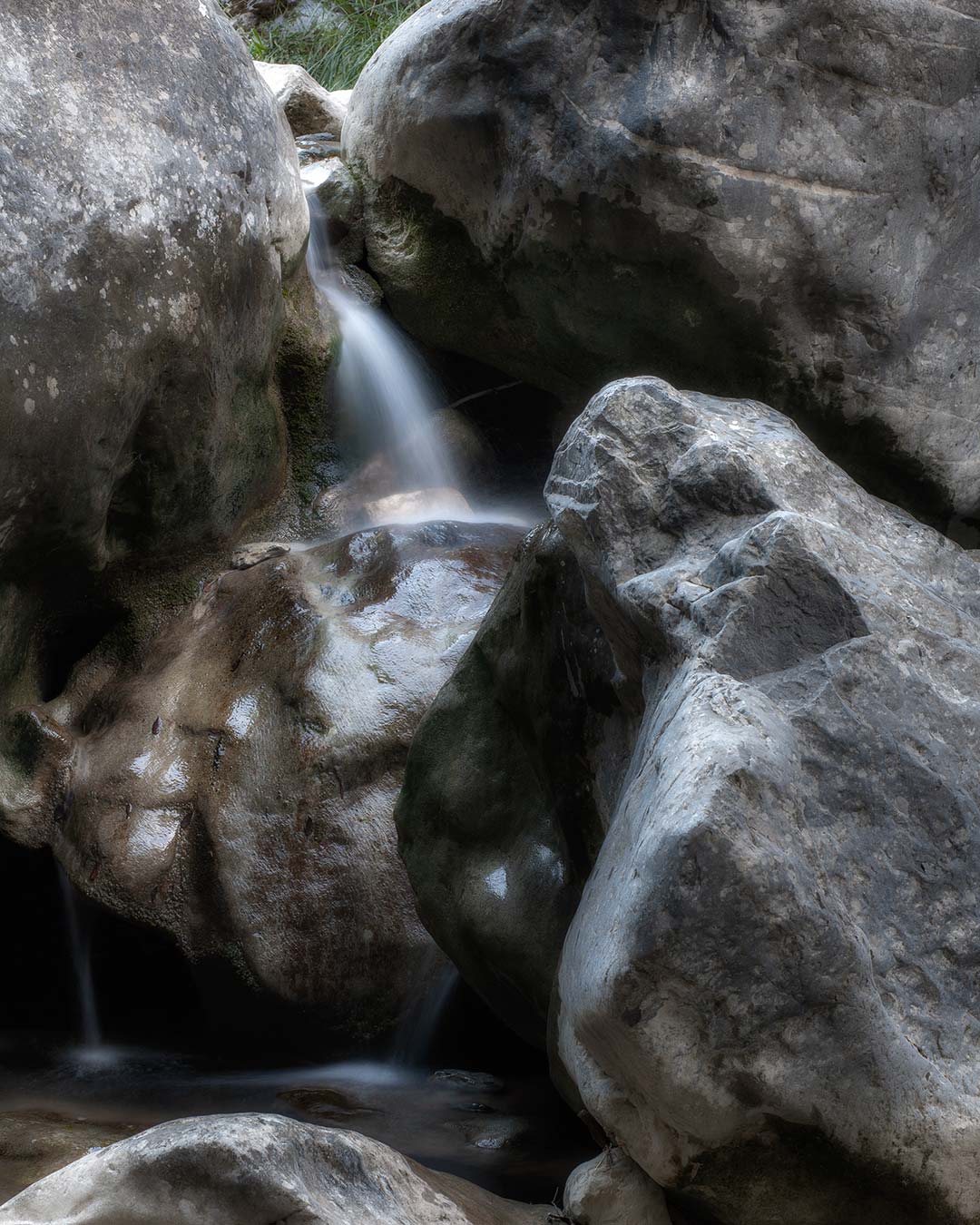 rocce in un torrente