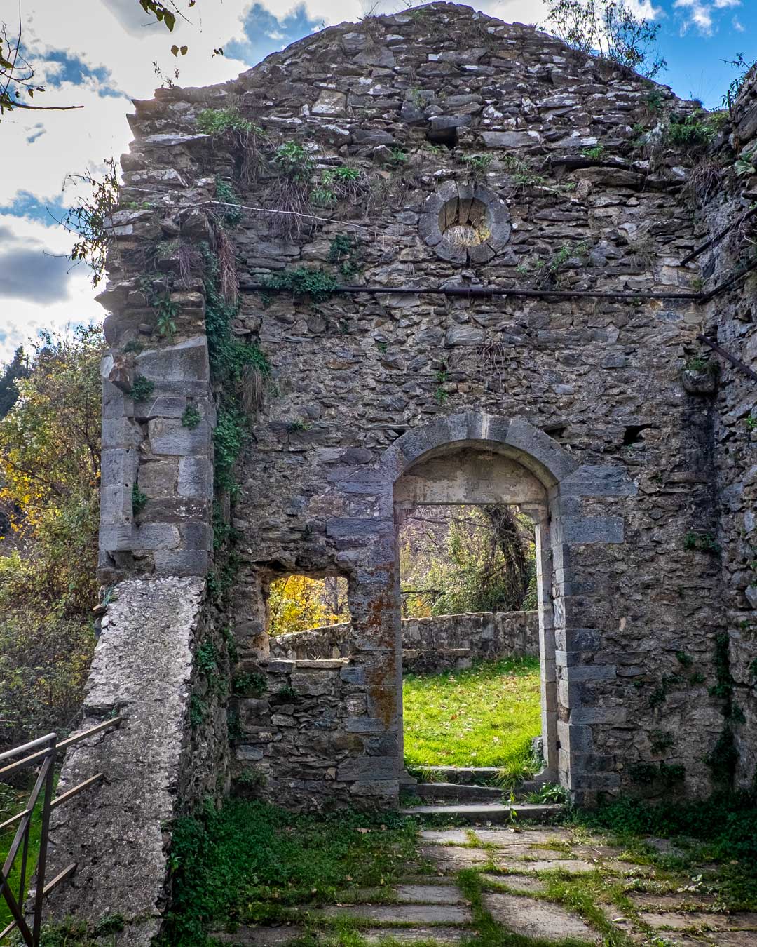 rudere di chiesa abbandonata