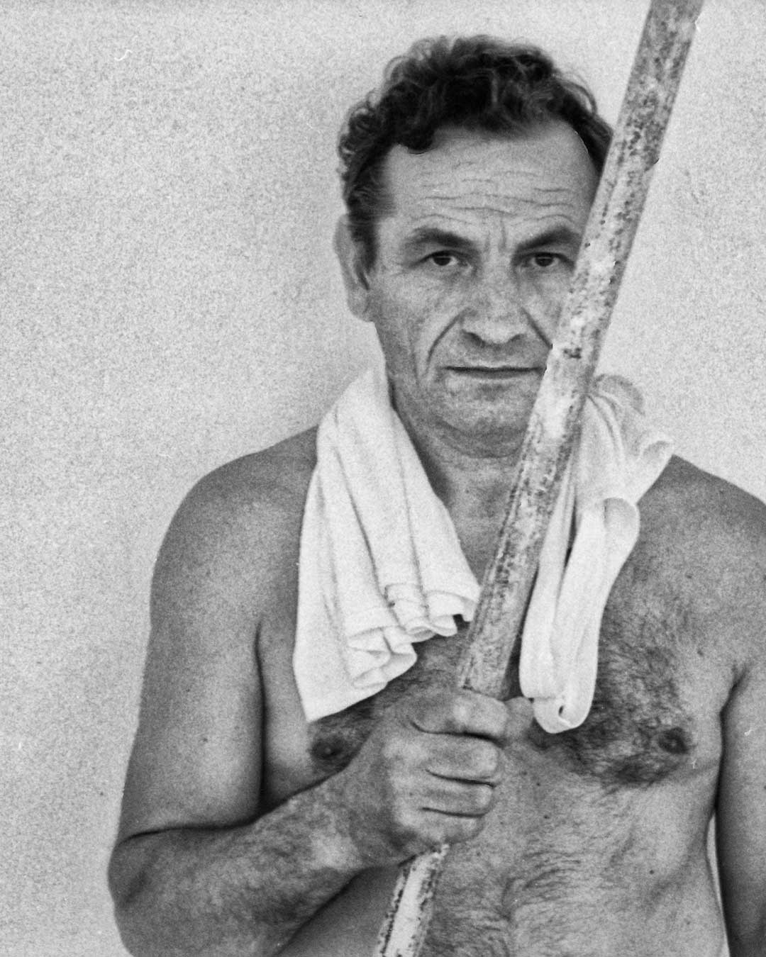 mezzobuto uomo con bastone